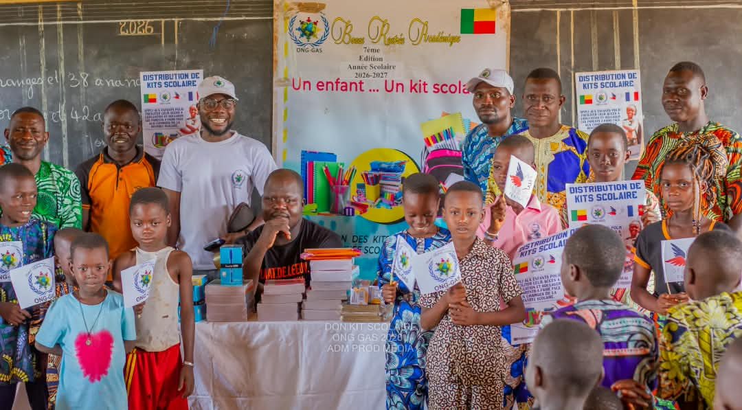 Distribution des kits scolaires — Glo Alladacomè